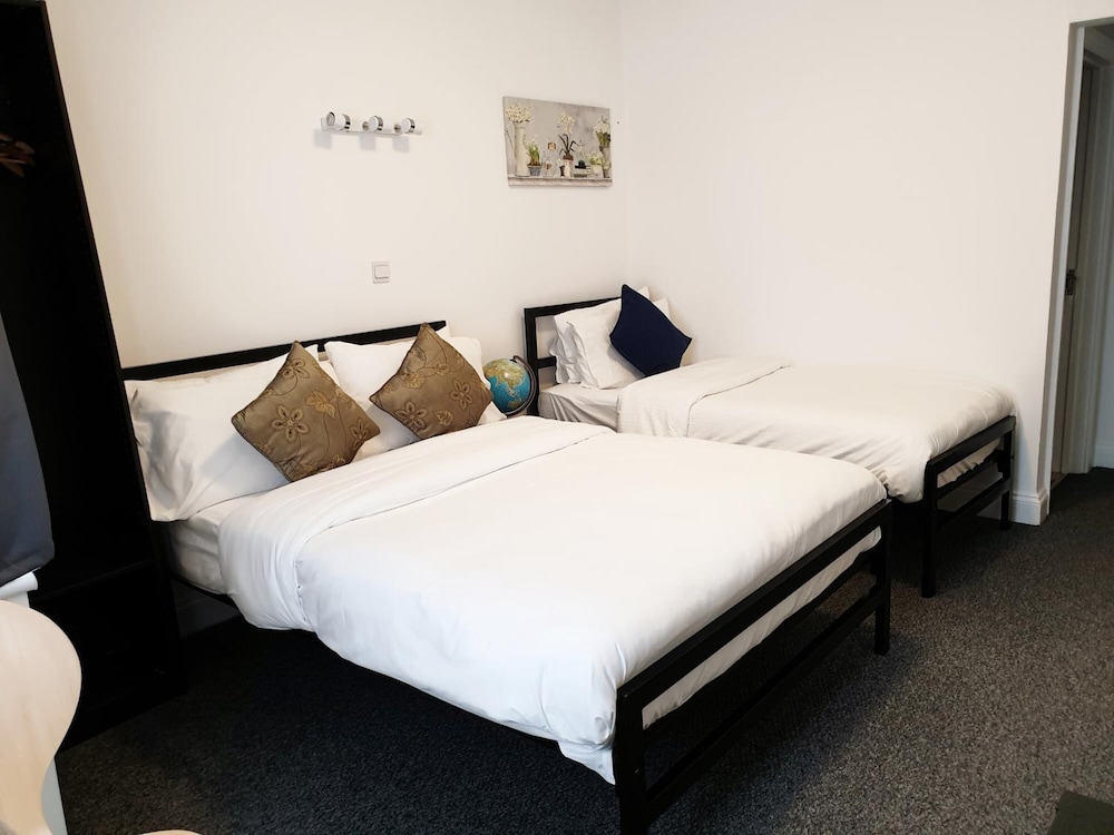 Wanstead Hotel 9/33