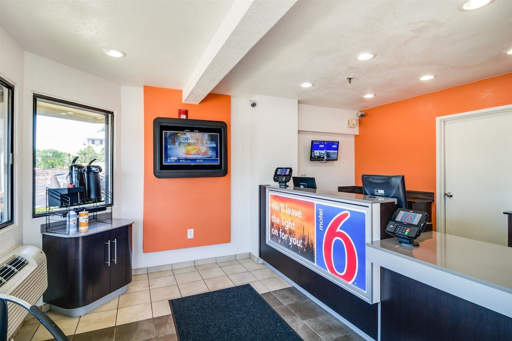 Motel6 Schiller Park, IL - Chicago O'Hare 13/48