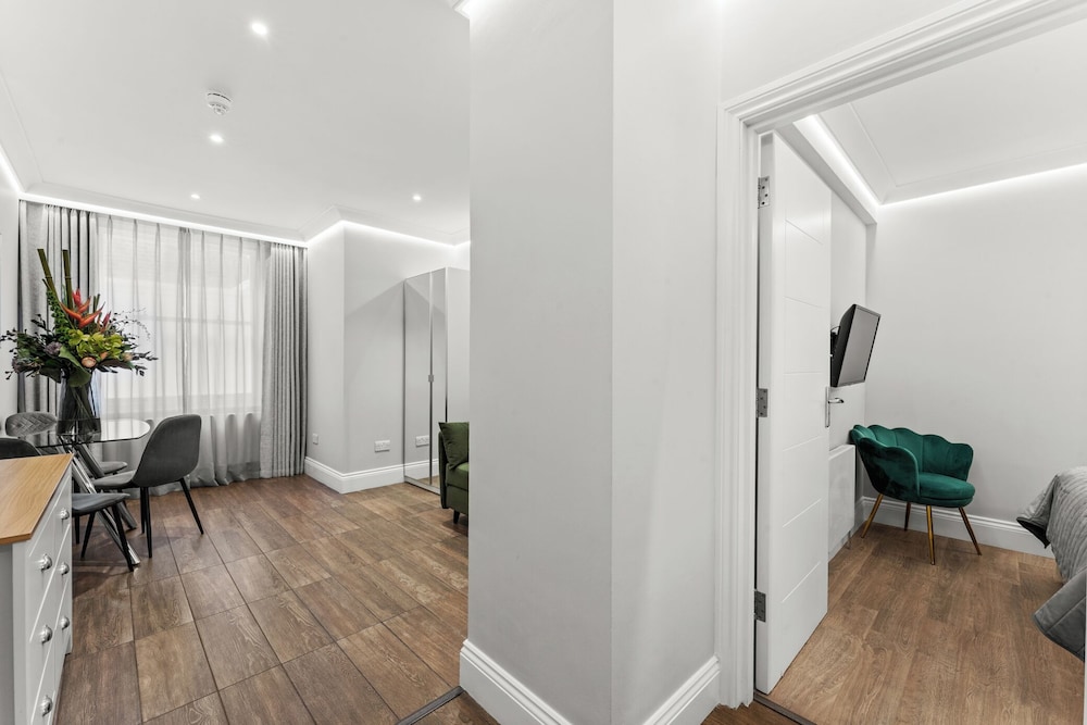 Guilford Street Apartments 26/50