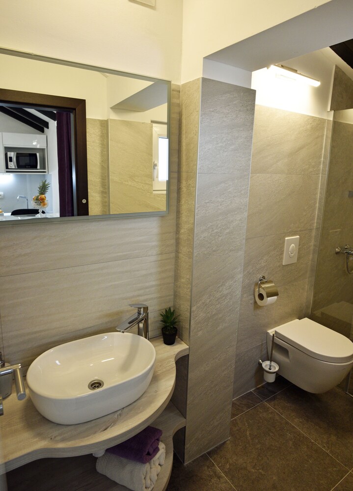 Kuzma Rooms 2 16/18