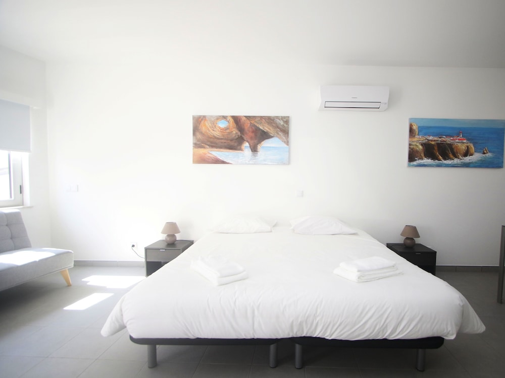 Guest House Lovely Swan 3/16