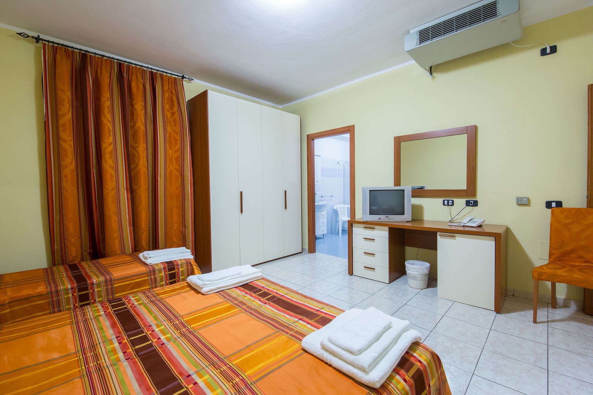 غرفة رباعية بسرير مزدوج وسريرين منفصلين، VILLAGGIO SAN ANTONIO 5/10
