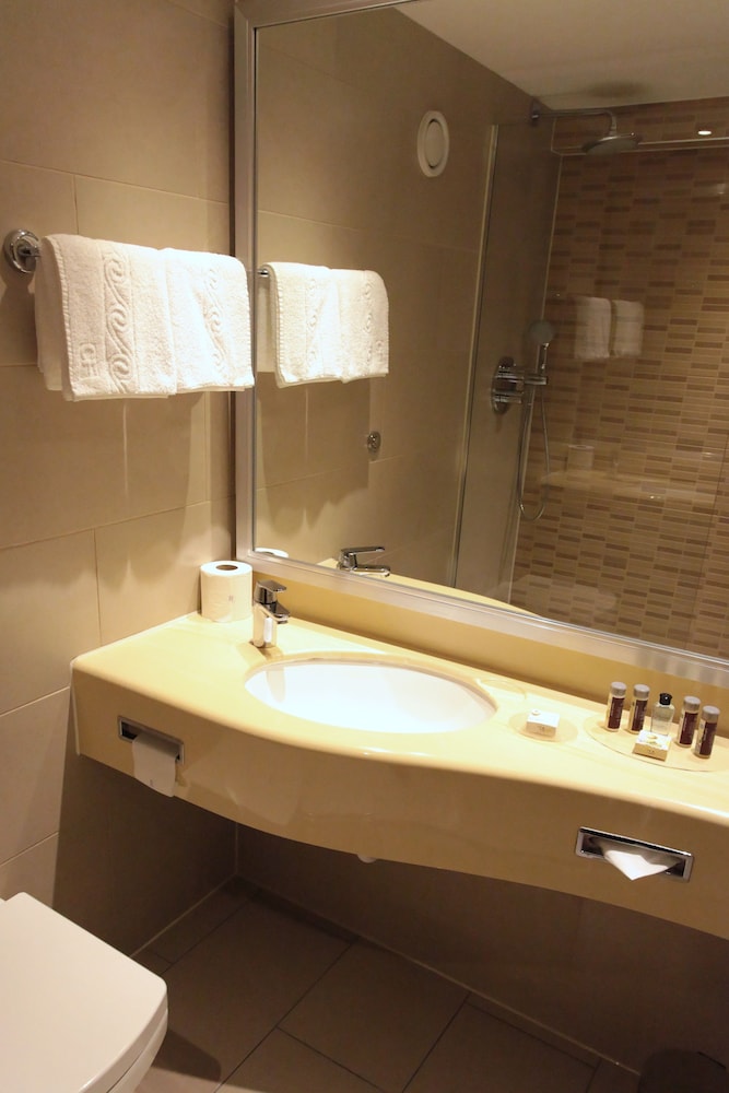 RENAISSANCE LONDON HEATHROW HOTEL 16/46
