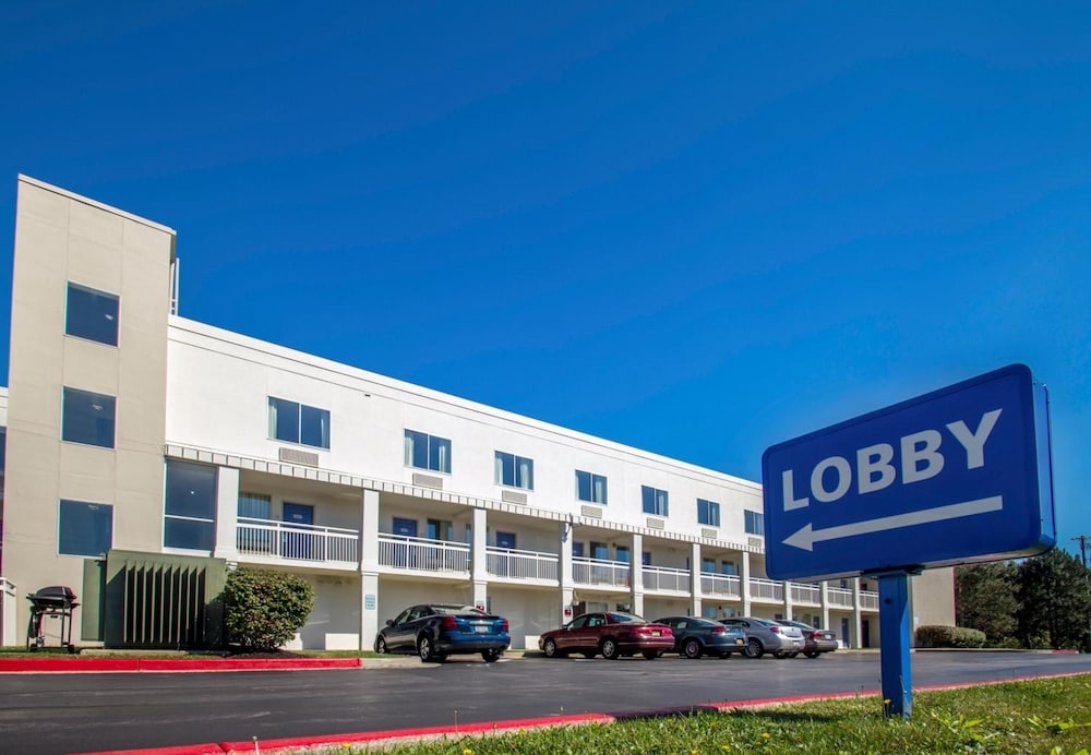 Motel6 Buffalo, NY - Airport - Williamsville 45/51