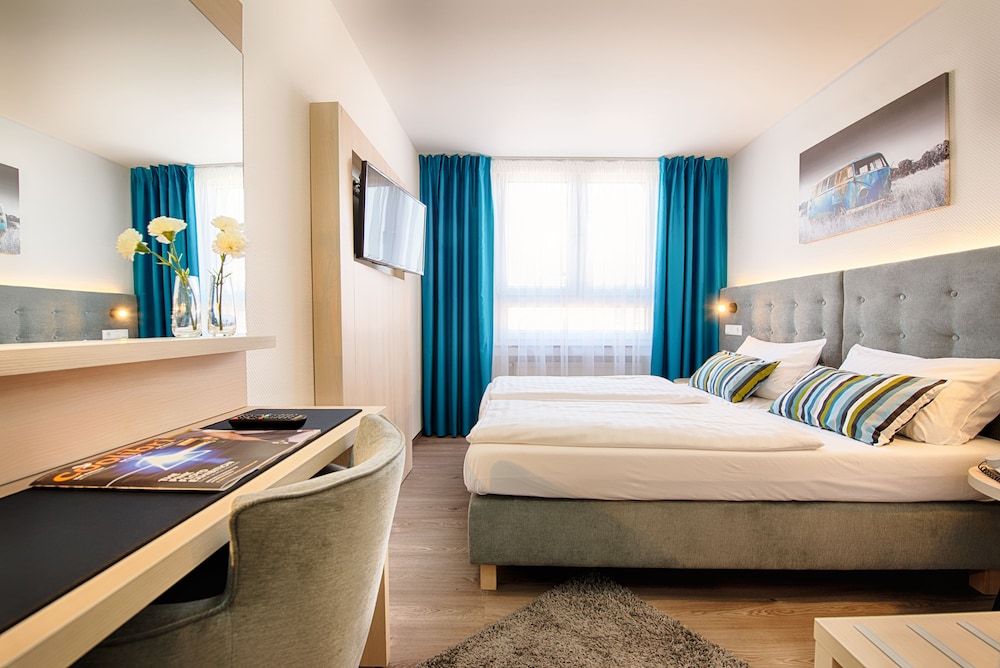 Home Hotel 28/59