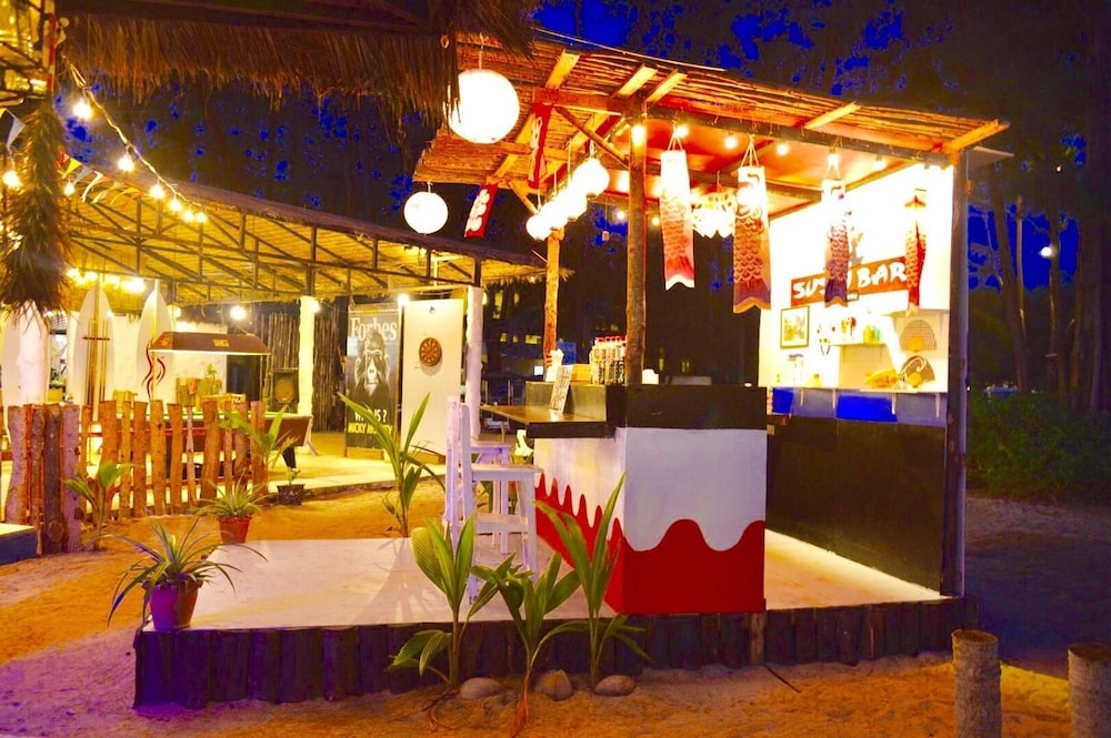 Micky Monkey Beach Hotel 5/50