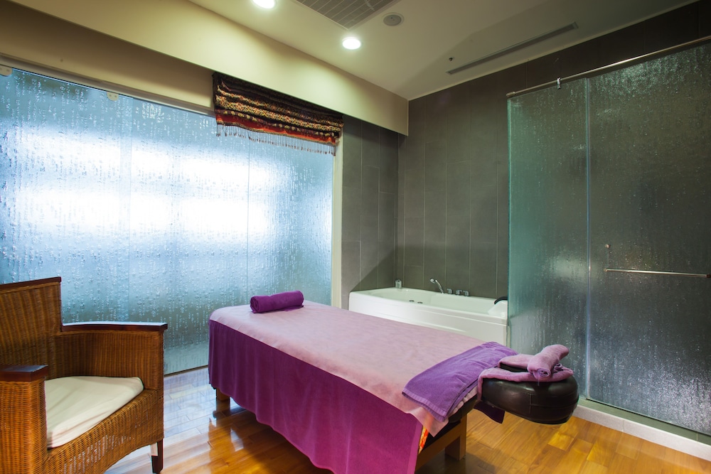 Luminous Hot Spring Resort 24/46