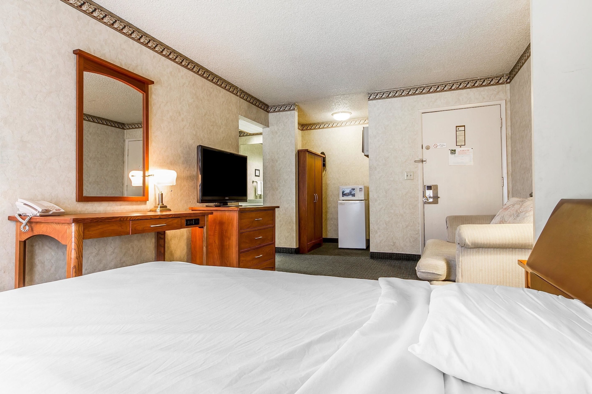 Standard, Queen Bed