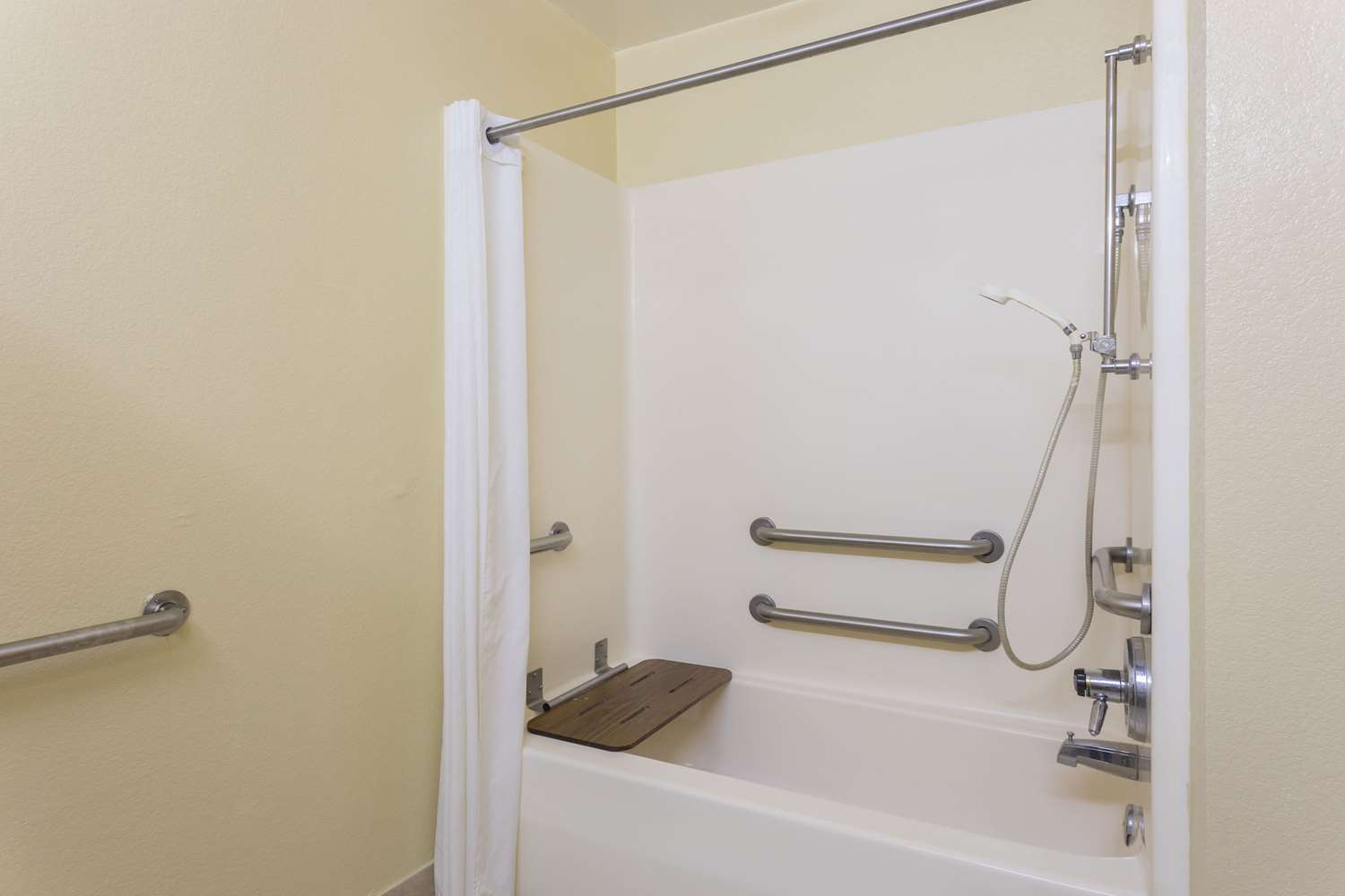 Microtel Inn Suites By Wyndham Tuscaloosa East 31/32