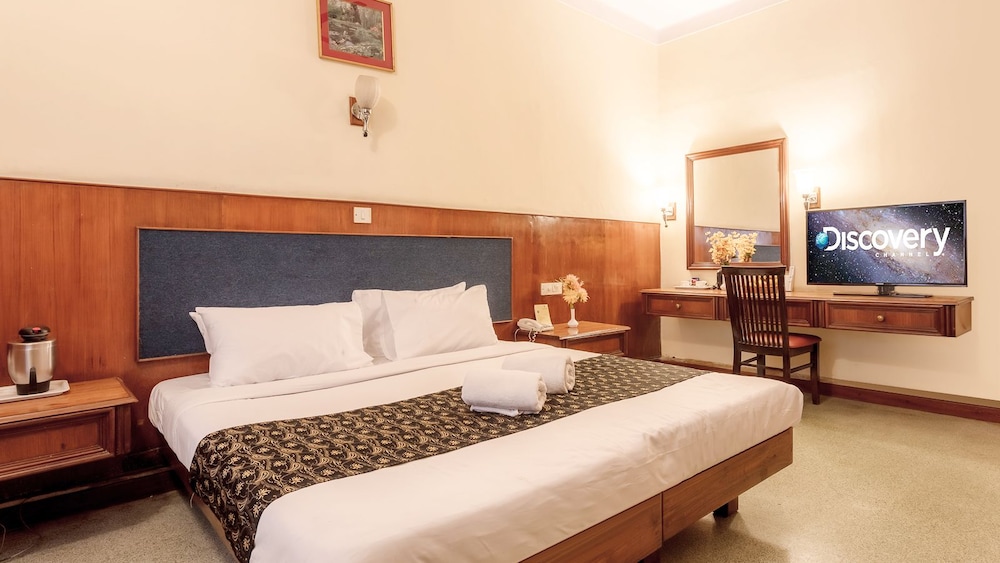 WOODLANDS HOTEL 36/50