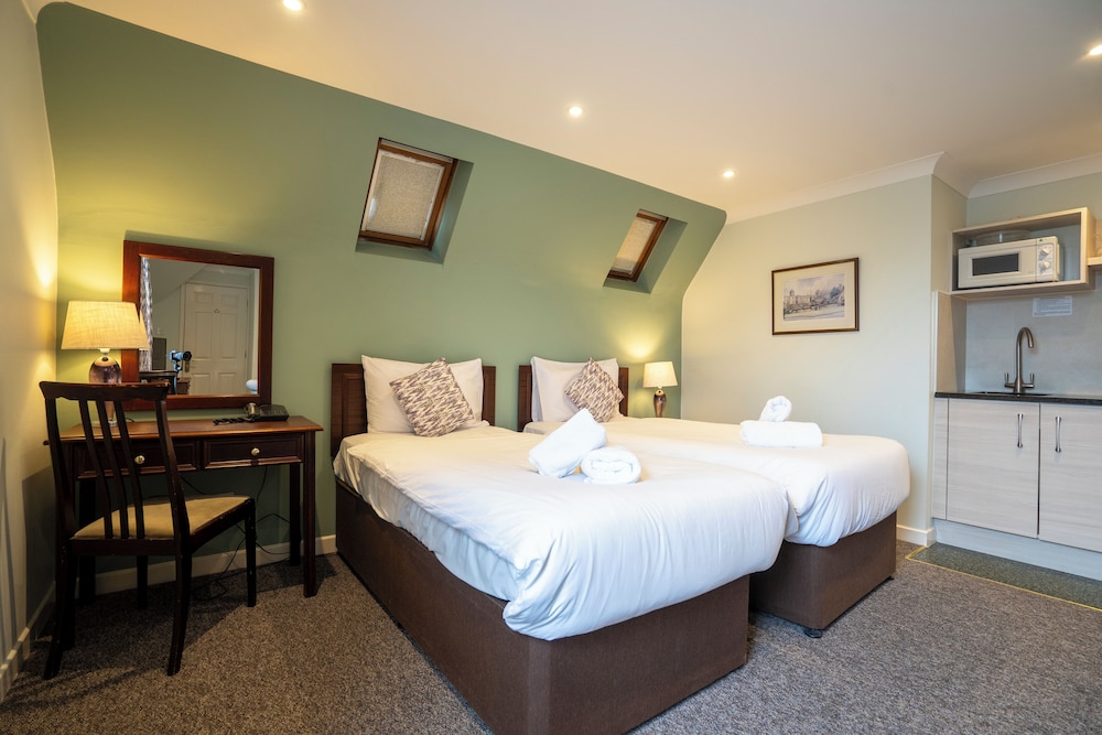 Marlborough House Hotel 10/50