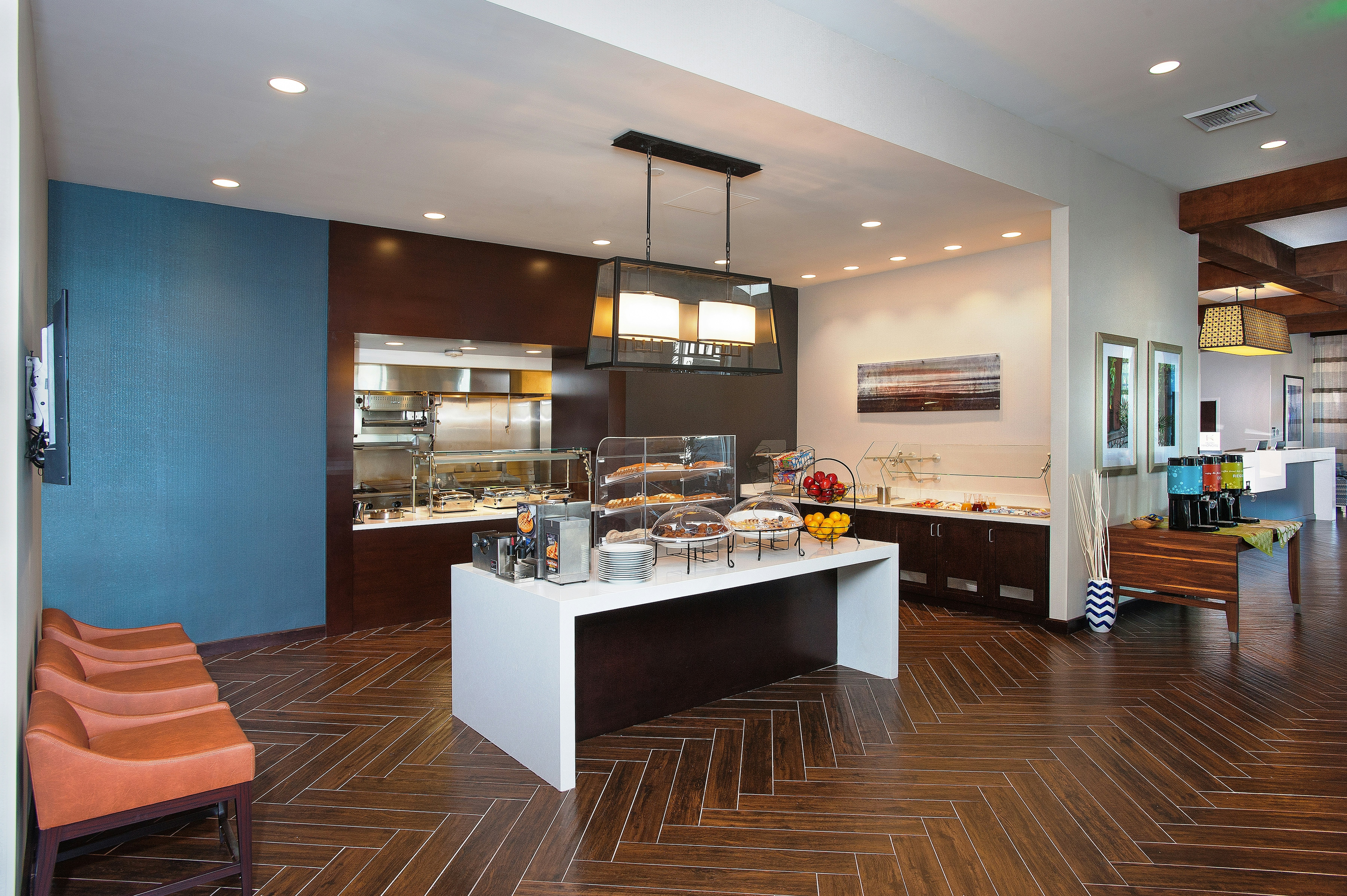 Hilton Garden Inn Burbank Downtown 8/17