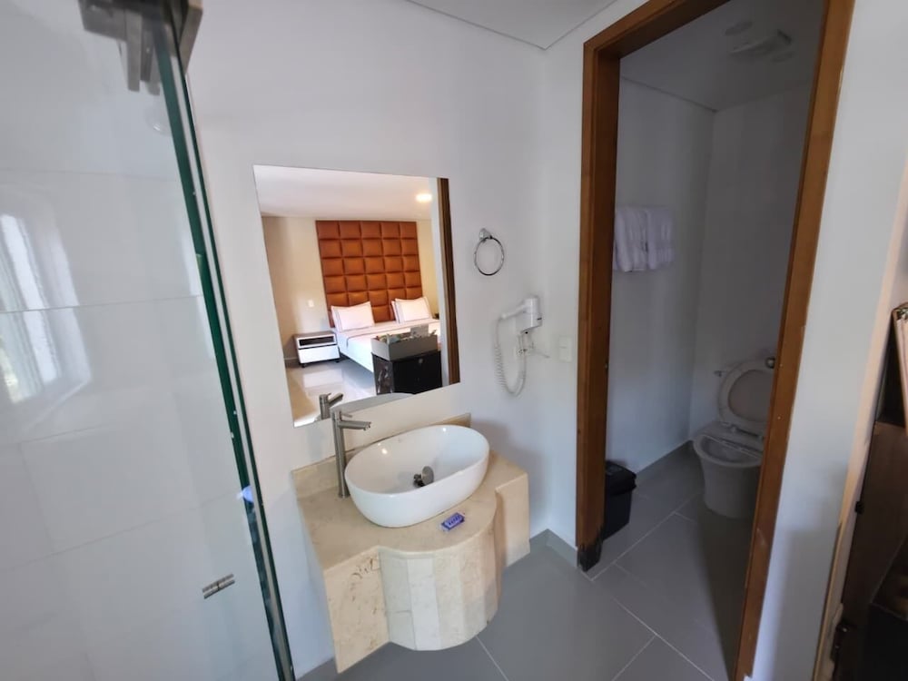 Hotel Infinity Medellin 66/67