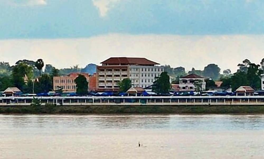 Riverfront Hotel Mukdahan 24/28