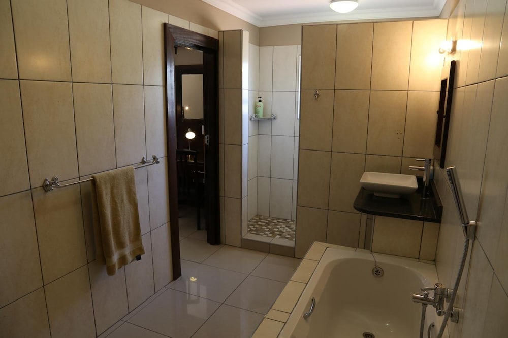 Klein Windhoek Guesthouse 46/48