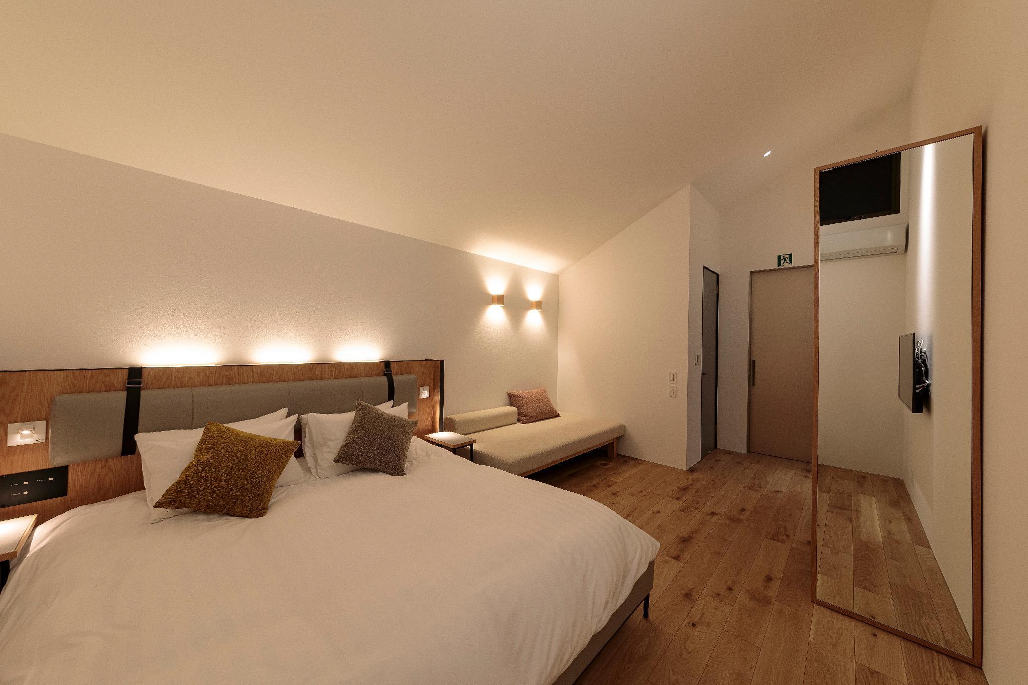 Hollywood, Standard, Quadruple, Single Bed