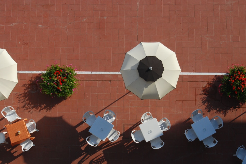 Hotel Embassy Pesaro 24/35