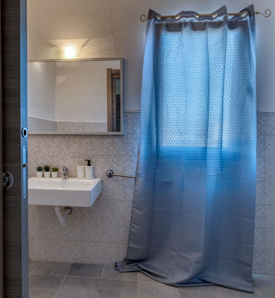 Izzhome Pula Masenti Apartment 11/13