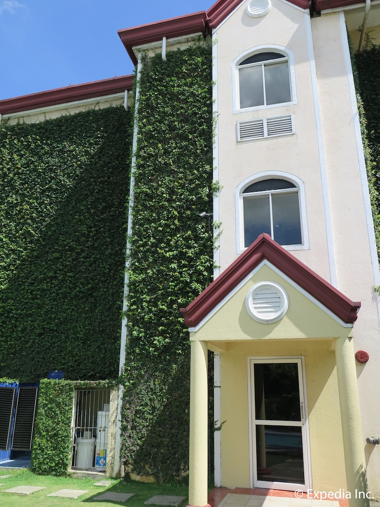 Microtel by Wyndham Batangas in BATANGAS