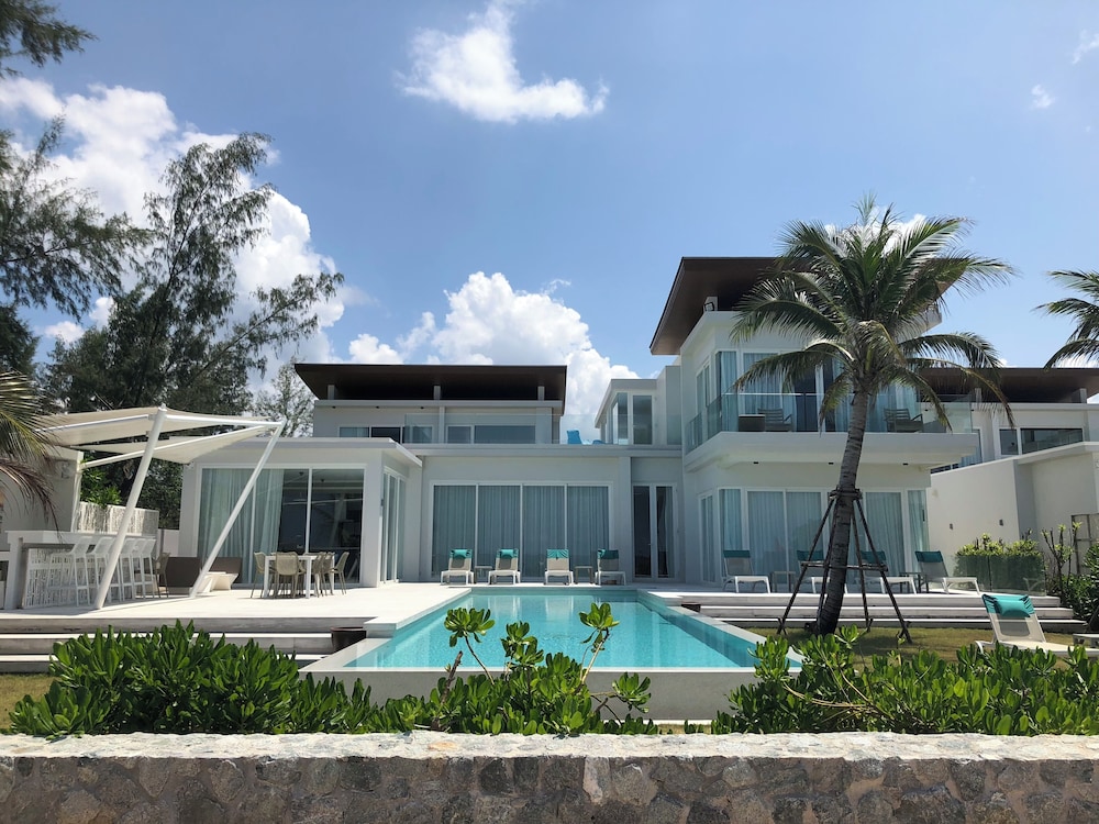 Coastal Escape - Natai 2/50