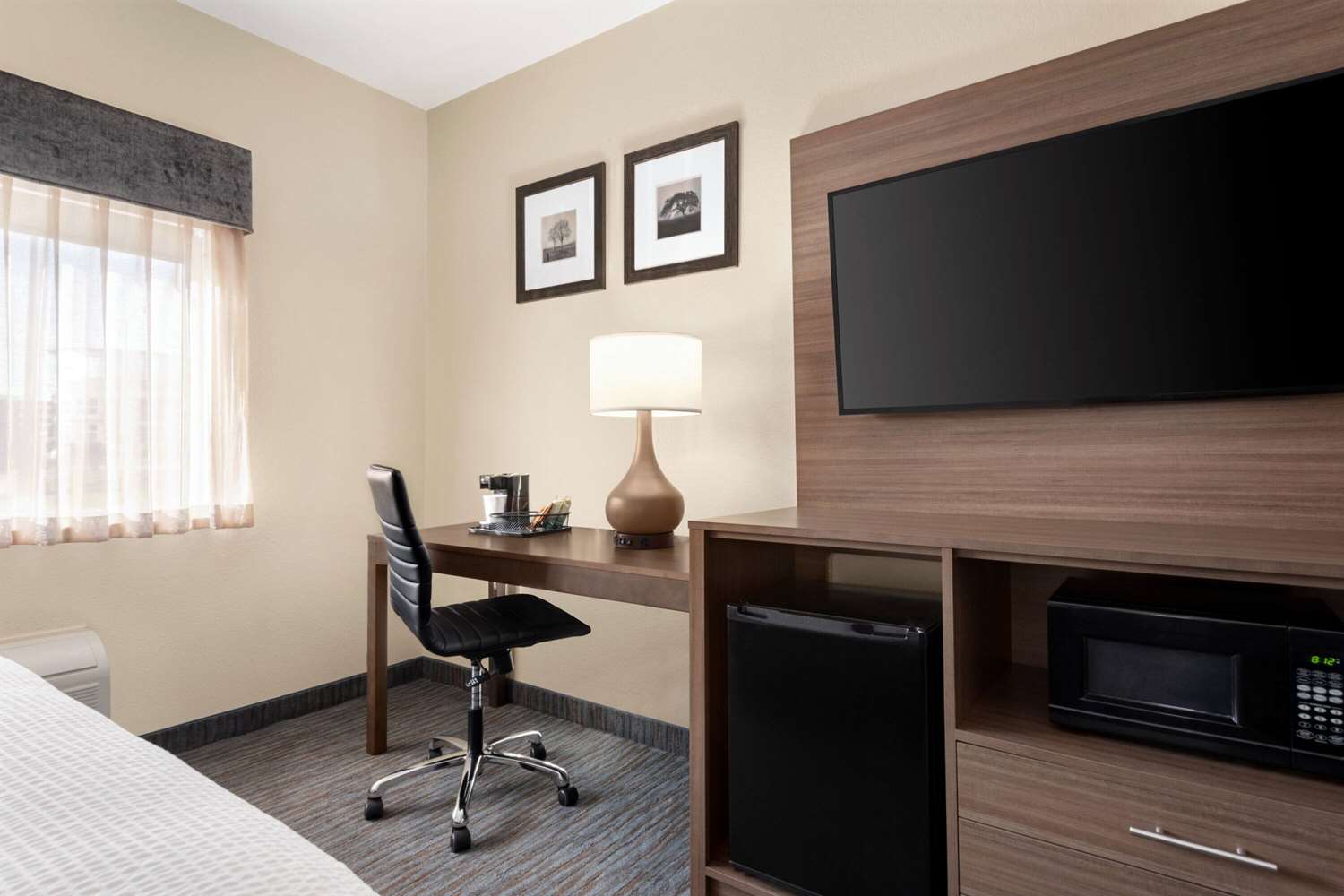 Best Western Plus Paper Valley Hotel 11/18