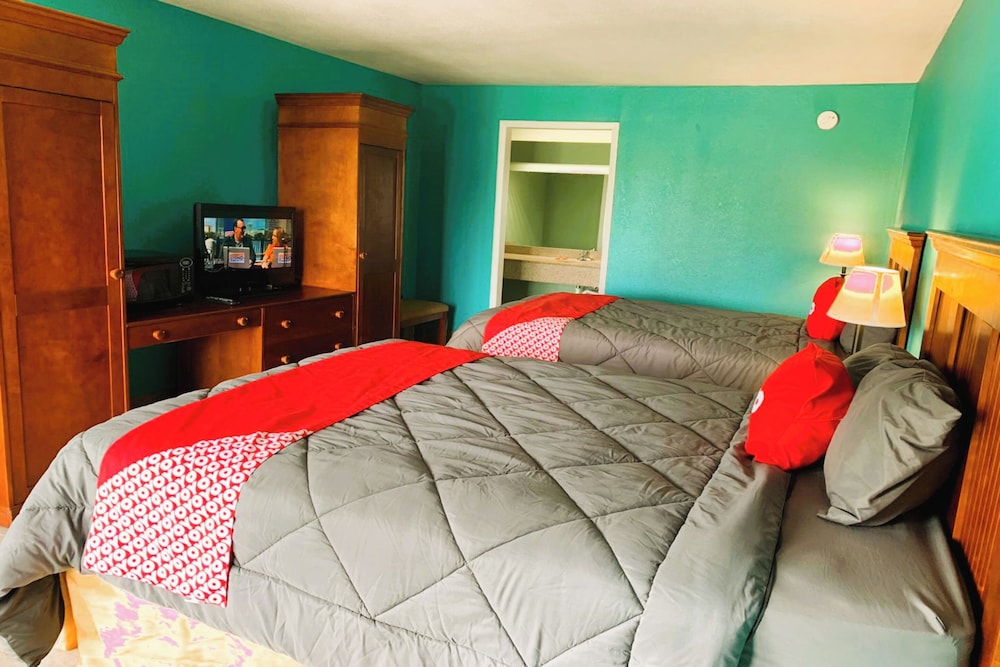 OYO Hotel Dundee By Crystal Lake 13/50