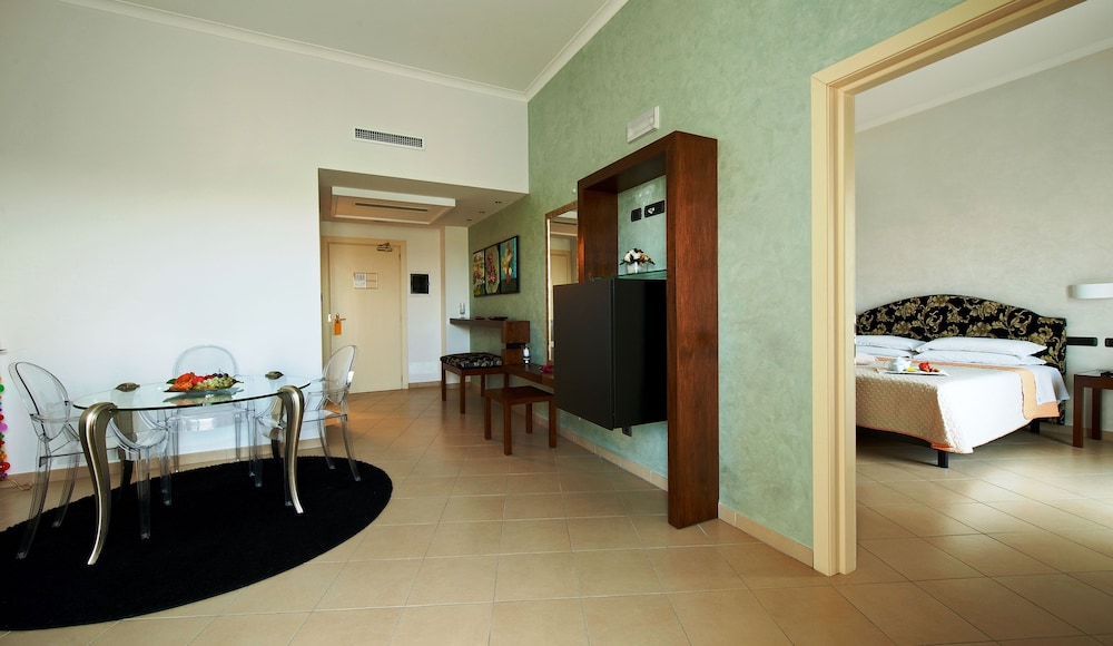 Grand Hotel Sofia 45/69