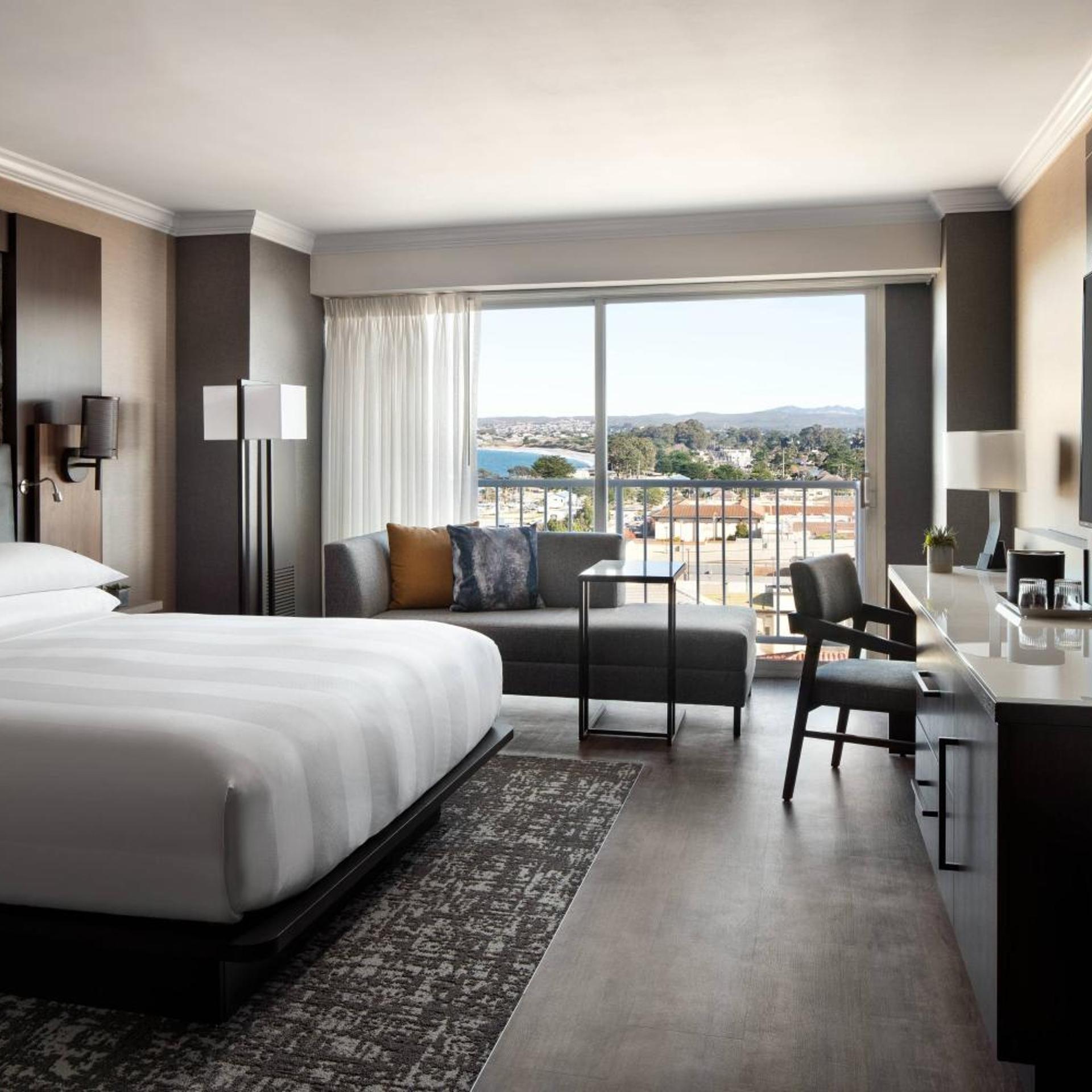 Room, King Bed, Bay View, Bathtub, Accessible