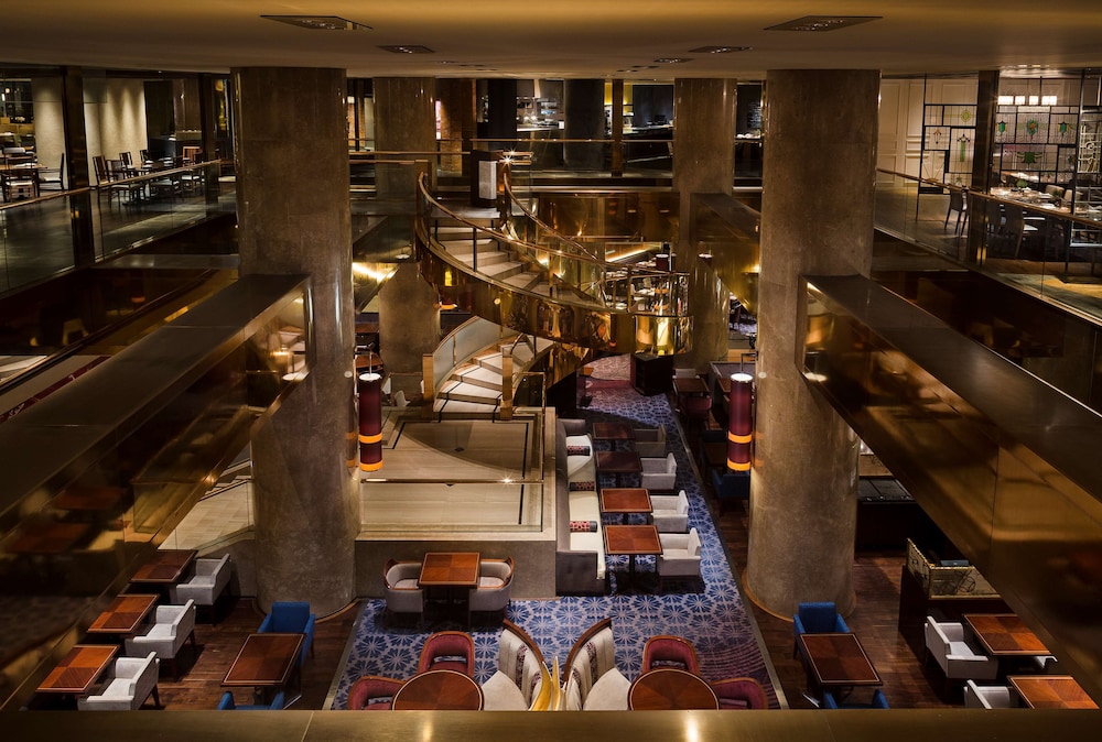 Hilton Tokyo 60/78