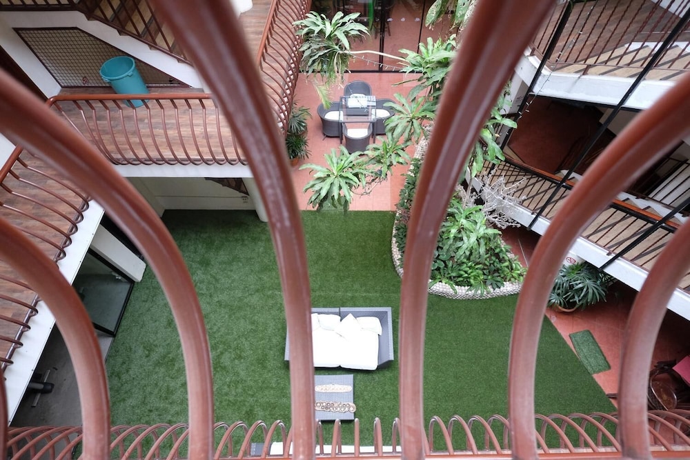 Kiwi Hotel 47/50