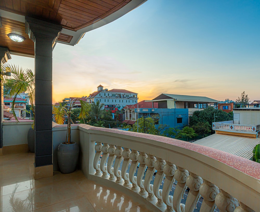 Mandalay Inn 27/28