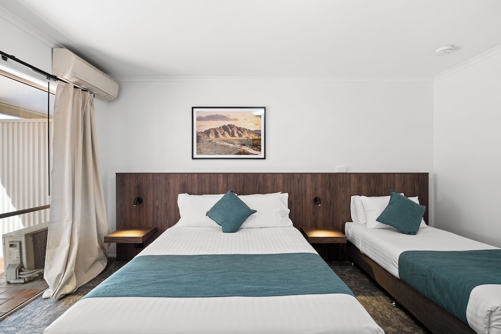 SUNDOWNER HOTEL MOTEL 14/49