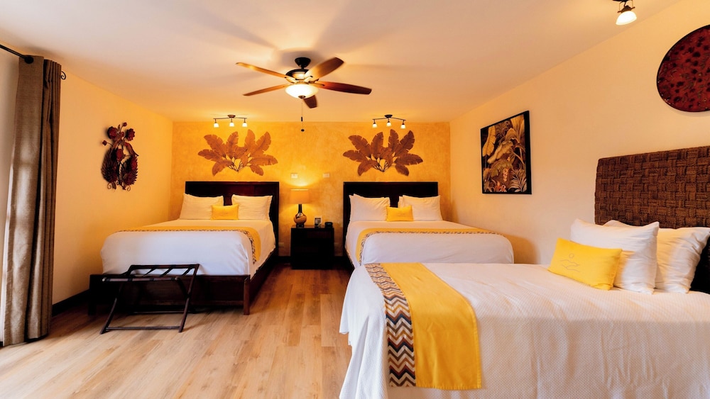 Junior Suite, Family, 1 Single and 2 Queen Beds
