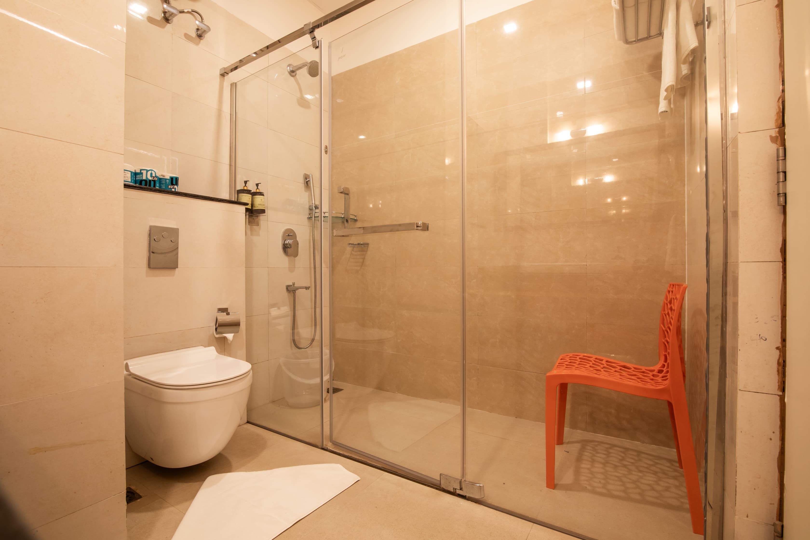 Executive, Twin Beds, Mayfair World Cup Village 3/3