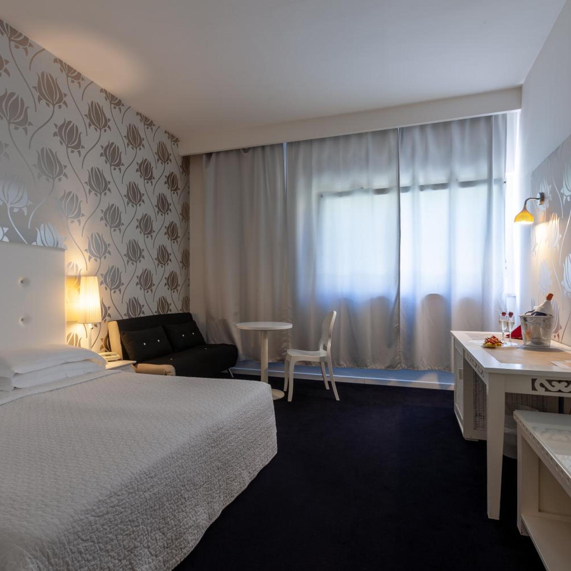 Room, Double Bed, Street View