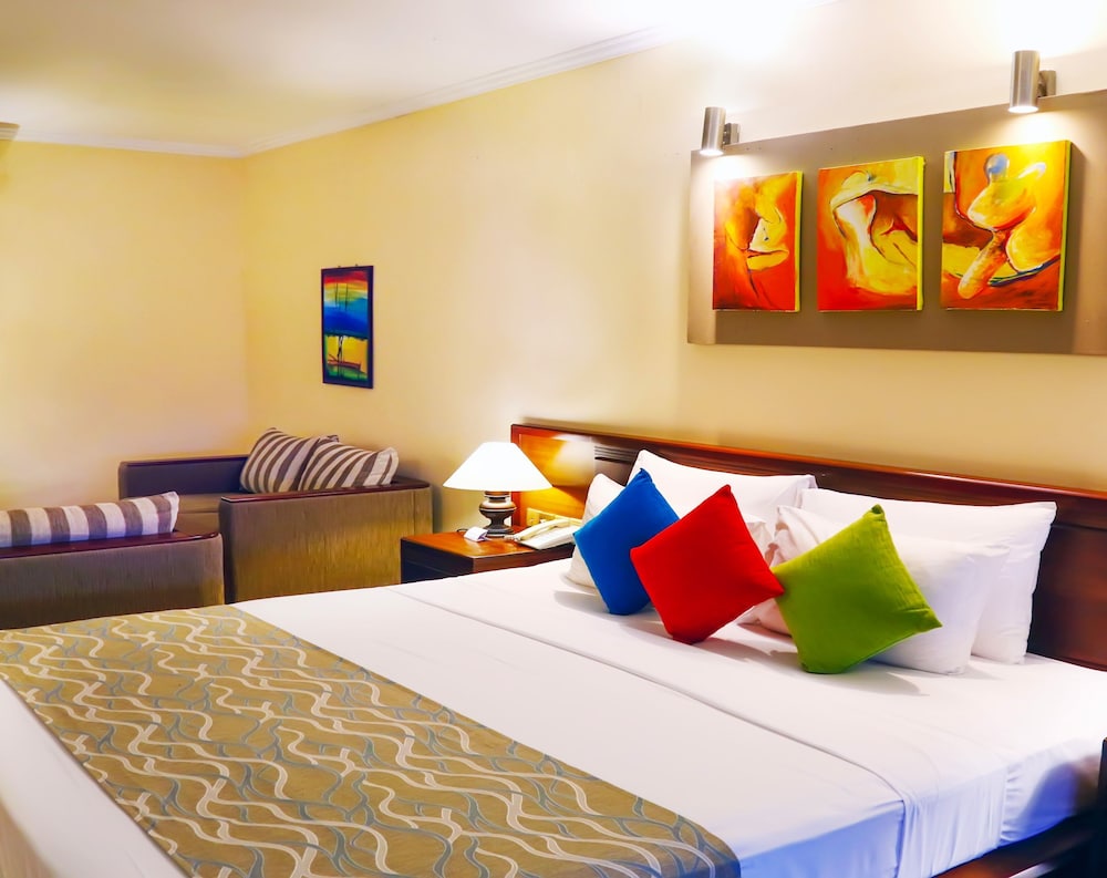 The Palms Hotel 18/50