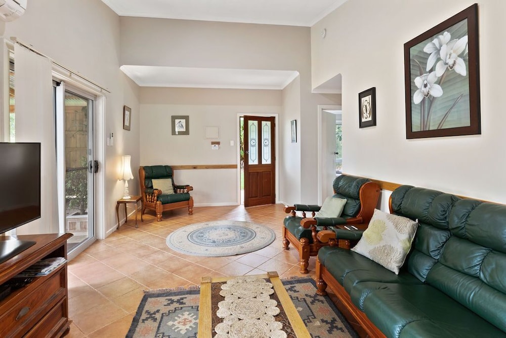 Clarendon Chalets 25/50