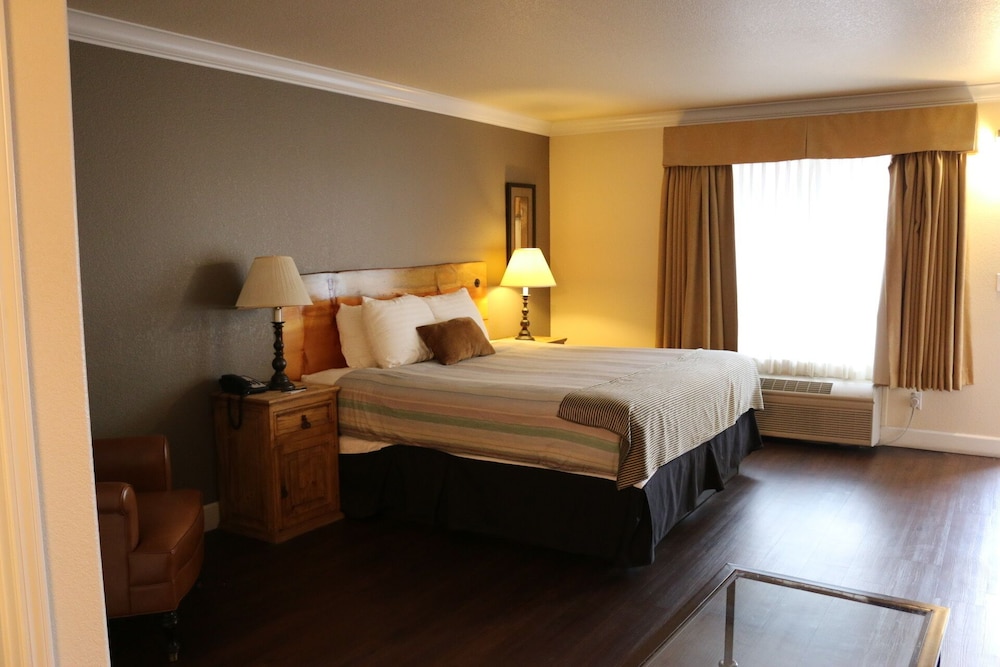 Historian Inn 9/35