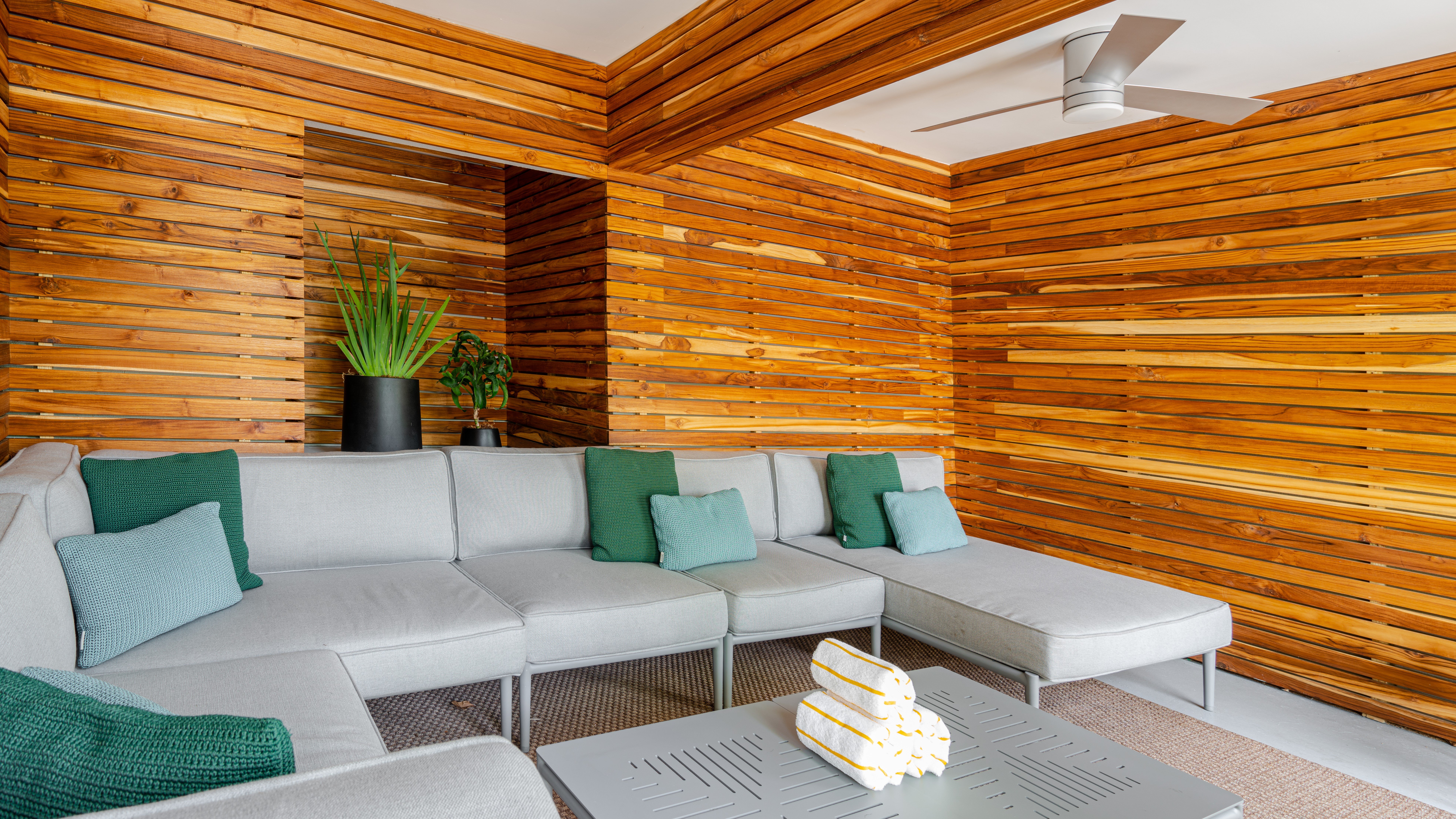 Kimpton Surfcomber Hotel 44/80