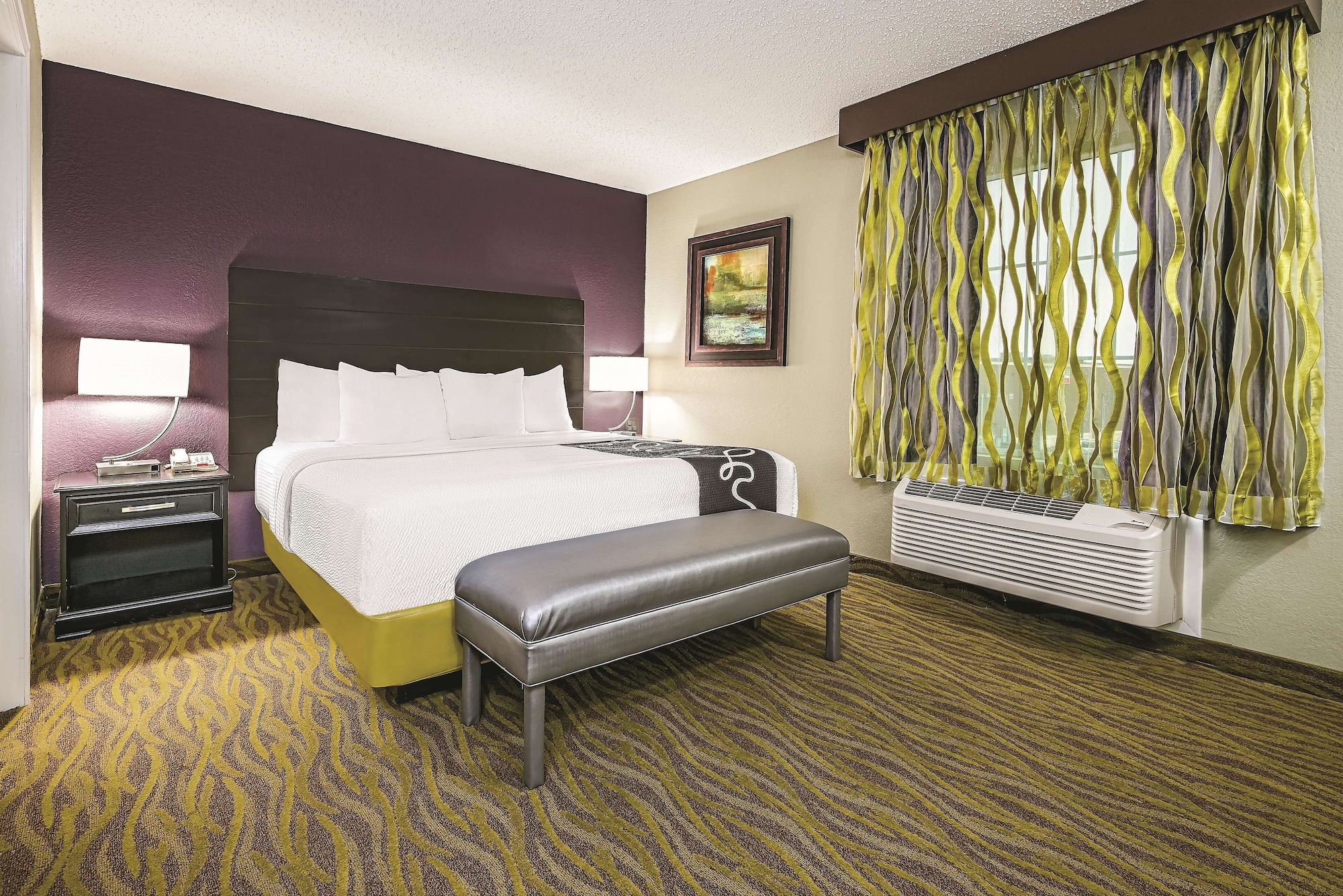 SUITE, KING BED