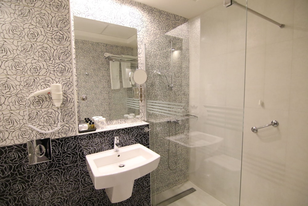 Queen S Hotel Skopje 48/49