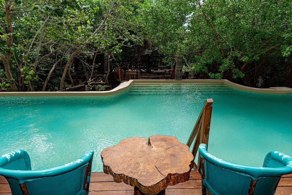 Akuazul Resorts Adults Only 25/50