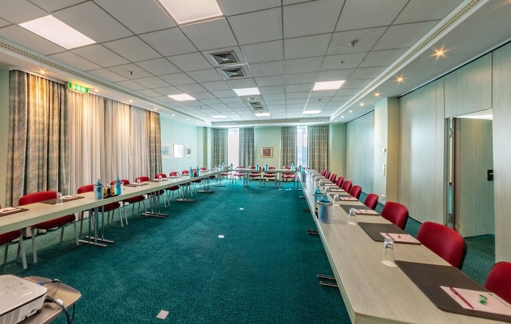 Amadeus Frankfurt 64/81