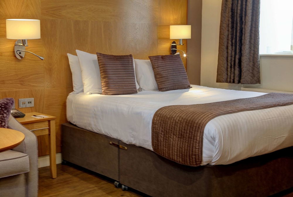 Yew Lodge Hotel East Midlands Airport 23/79