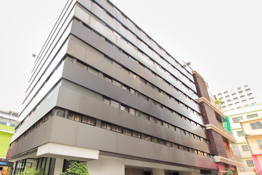 OYO 225 Premier Place Bangkok 3/17