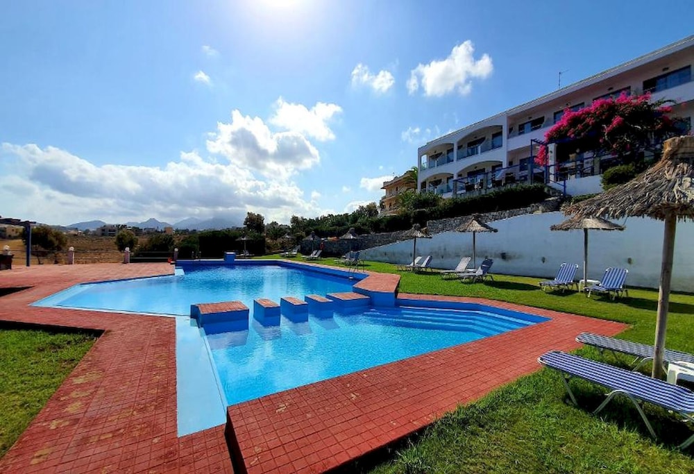 Stella Beach Hotel 32/37