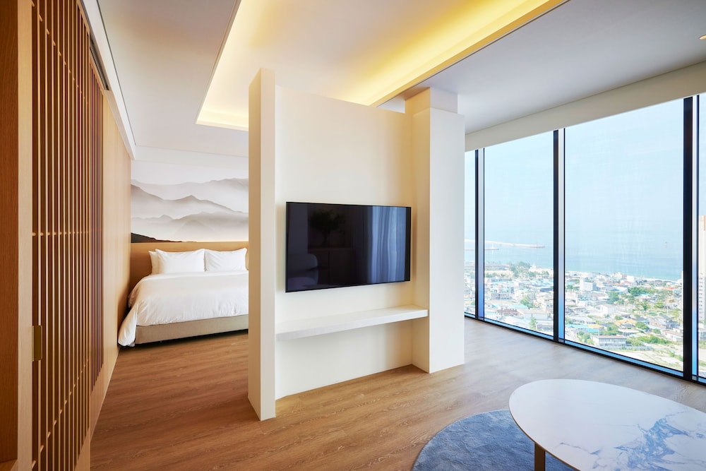 Junior Suite, 2 Queen Beds, Partial Lake View، Homm Marina Sokcho 6/10