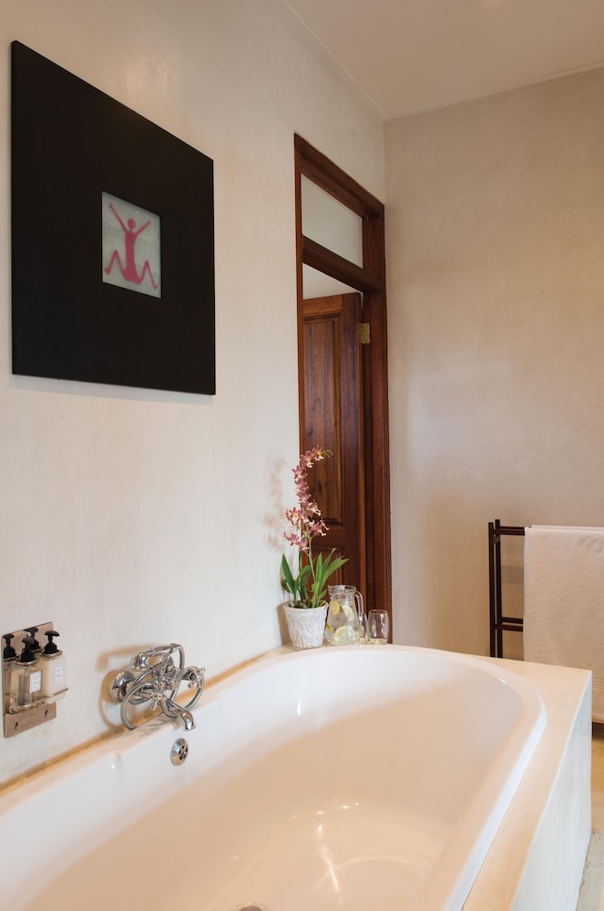 Casterbridge Hollow Boutique Hotel 8/52