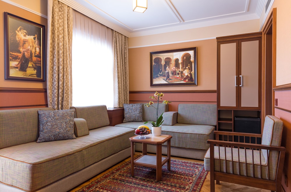 LALAHAN HOTEL 39/61