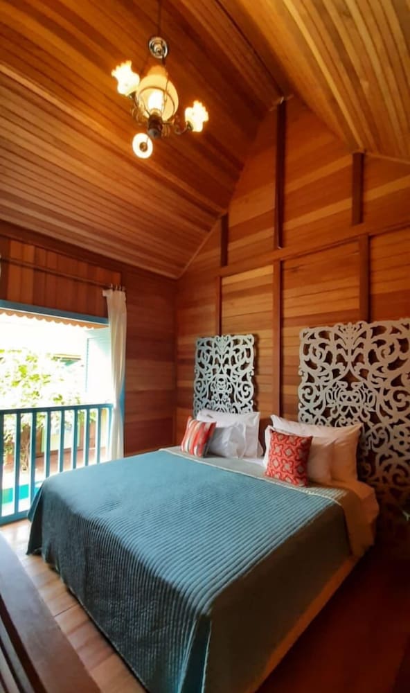 2 BEDROOMS, DUPLEX, FAMILY, POOL SIDE